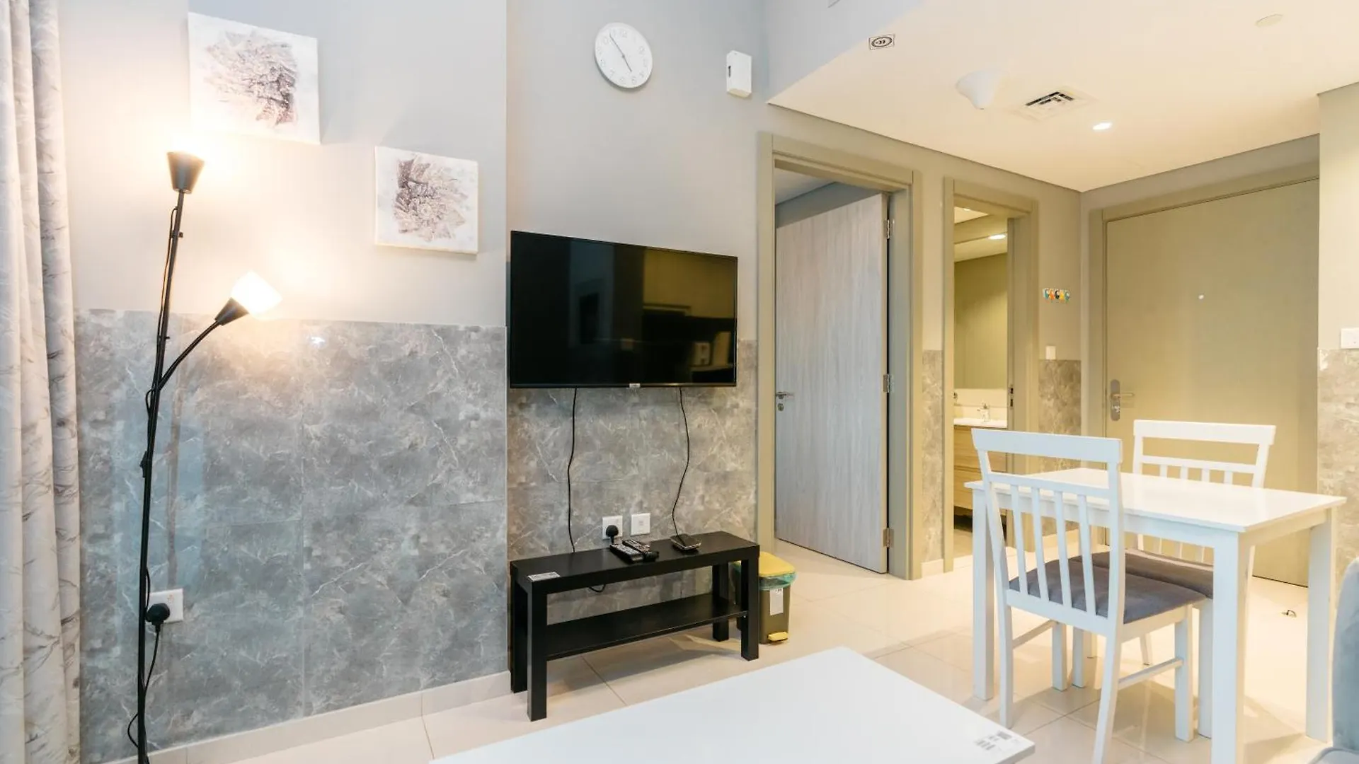 Layali - Elegant 1Br With Balcony & Canal Views Dubai Apartment