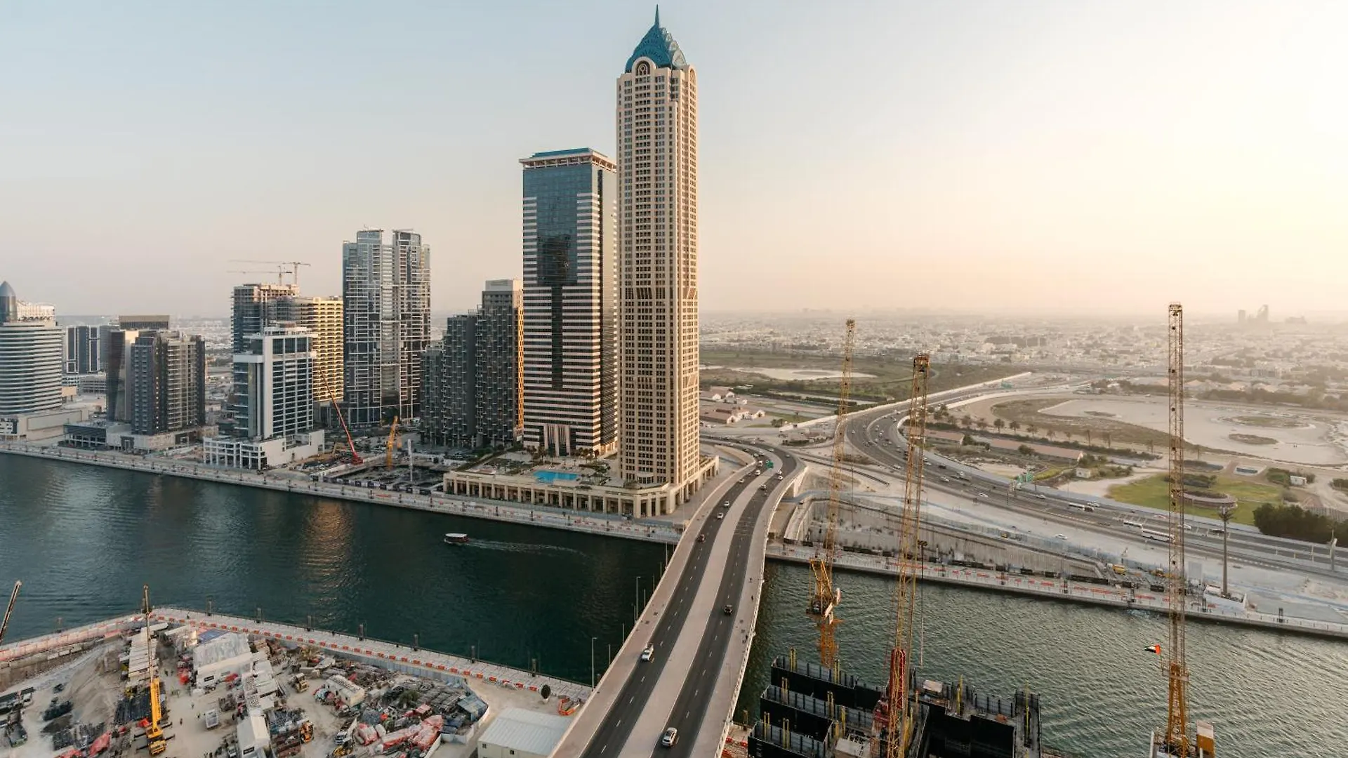 Apartman Layali - Elegant 1Br With Balcony & Canal Views Dubaj Egyesült Arab Emírségek