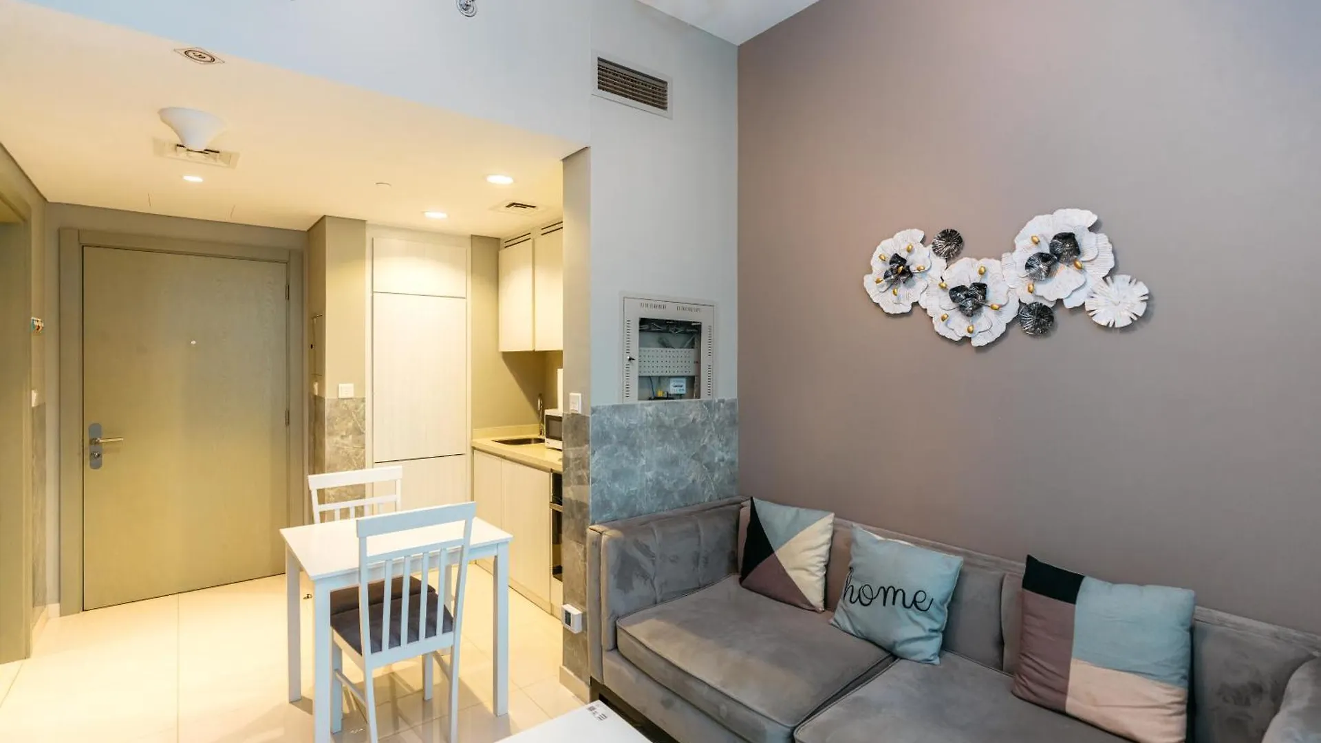 Layali - Elegant 1Br With Balcony & Canal Views Dubaj Apartman