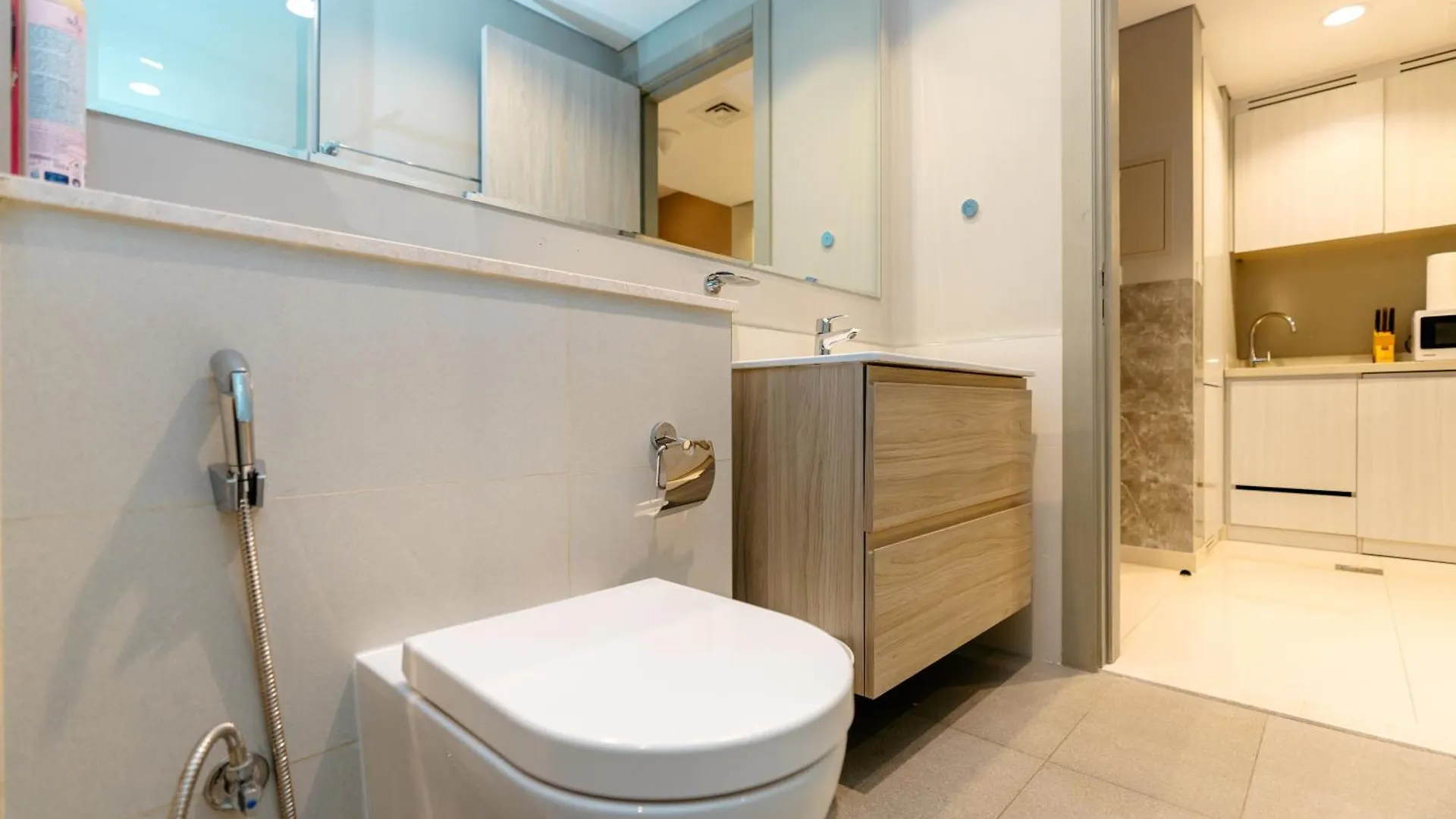 Apartman Layali - Elegant 1Br With Balcony & Canal Views Dubaj