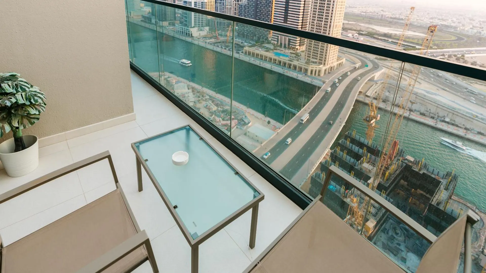 Apartment Layali - Elegant 1Br With Balcony & Canal Views Dubai